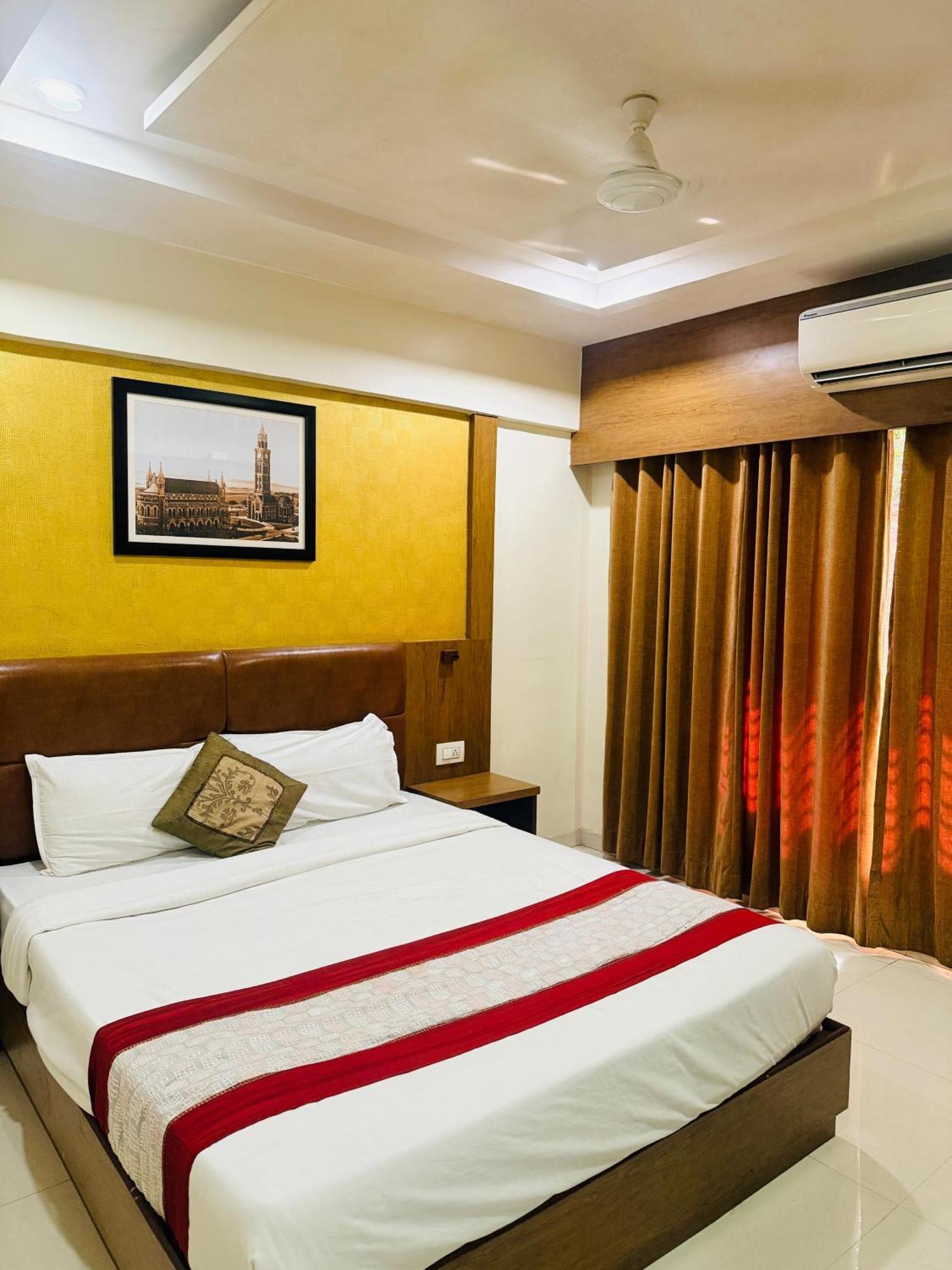 Hotel Crystal Luxury Inn- Bandra Mumbai Exterior foto