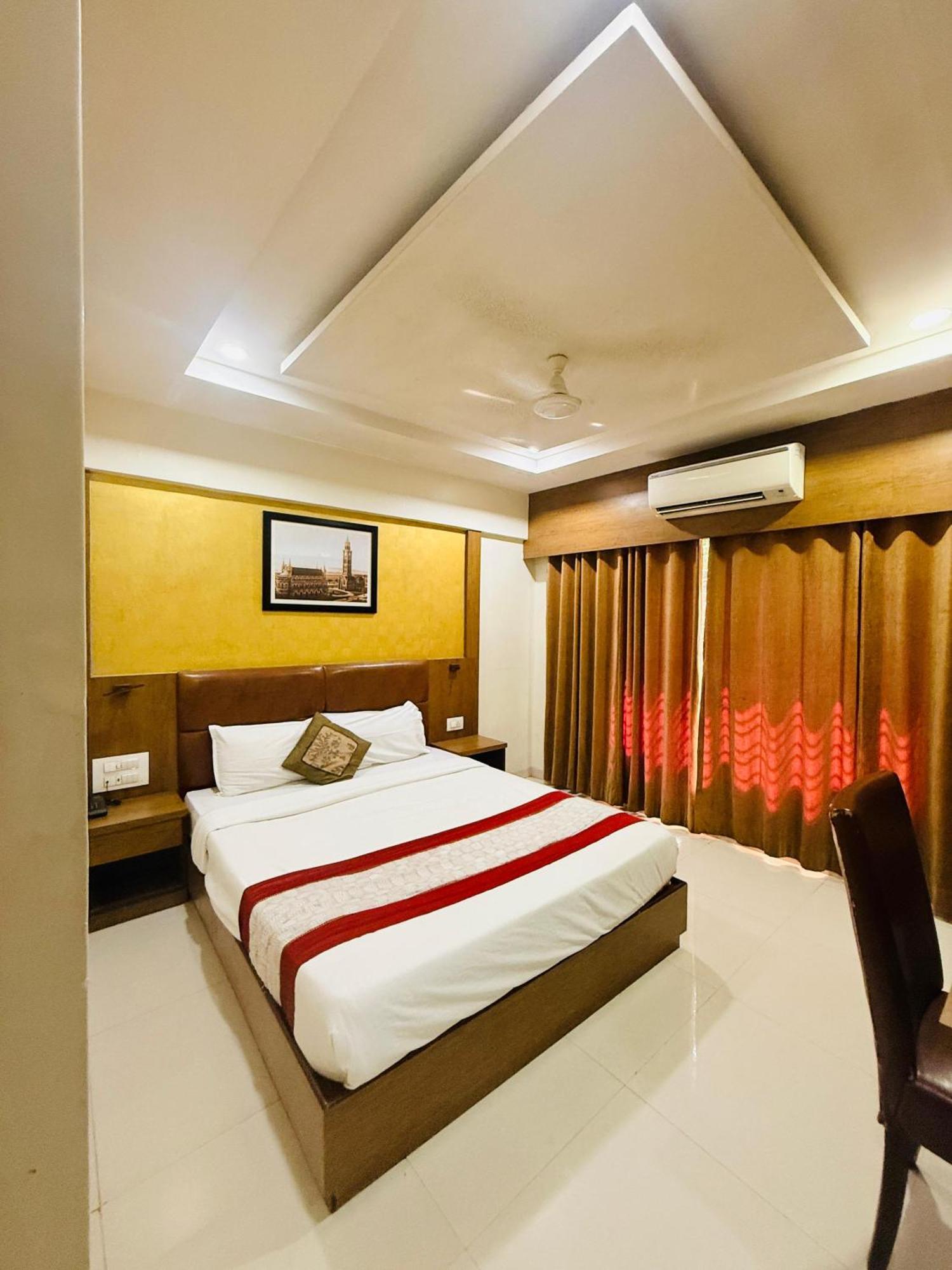Hotel Crystal Luxury Inn- Bandra Mumbai Exterior foto