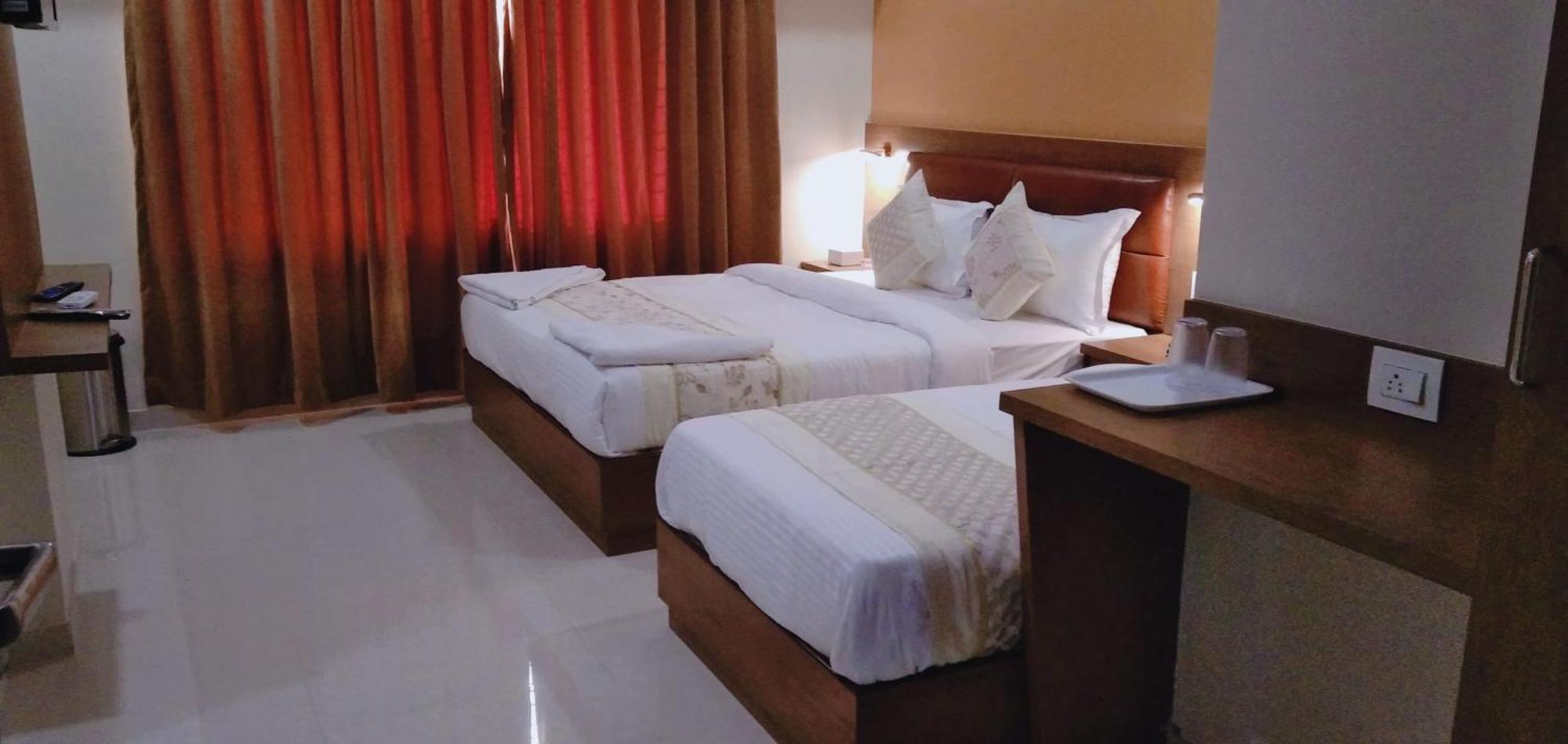 Hotel Crystal Luxury Inn- Bandra Mumbai Exterior foto