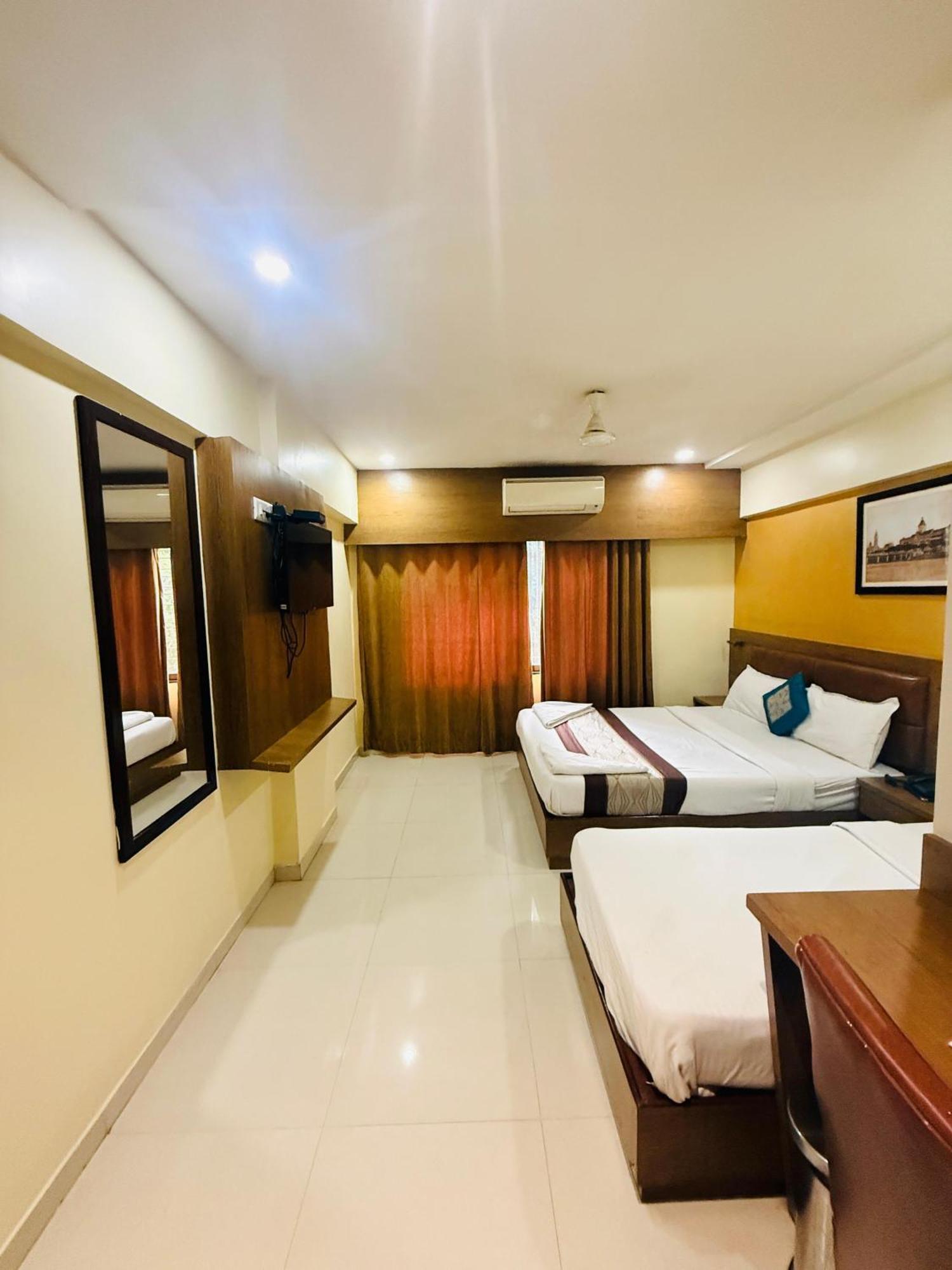 Hotel Crystal Luxury Inn- Bandra Mumbai Exterior foto