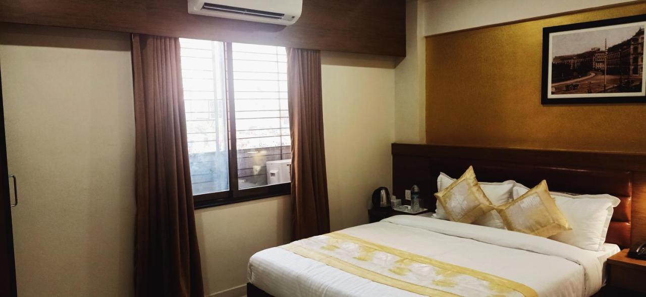 Hotel Crystal Luxury Inn- Bandra Mumbai Exterior foto