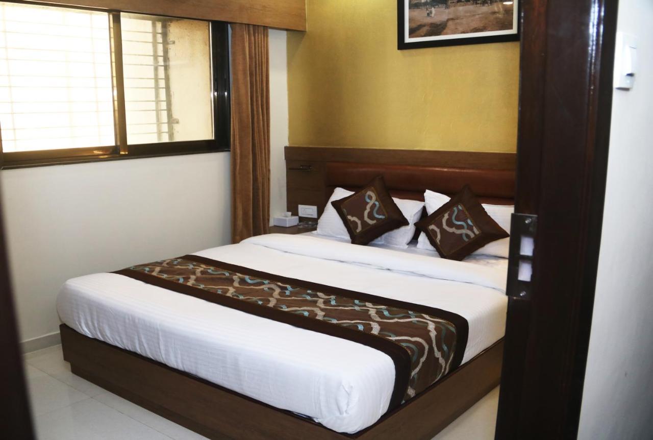 Hotel Crystal Luxury Inn- Bandra Mumbai Exterior foto