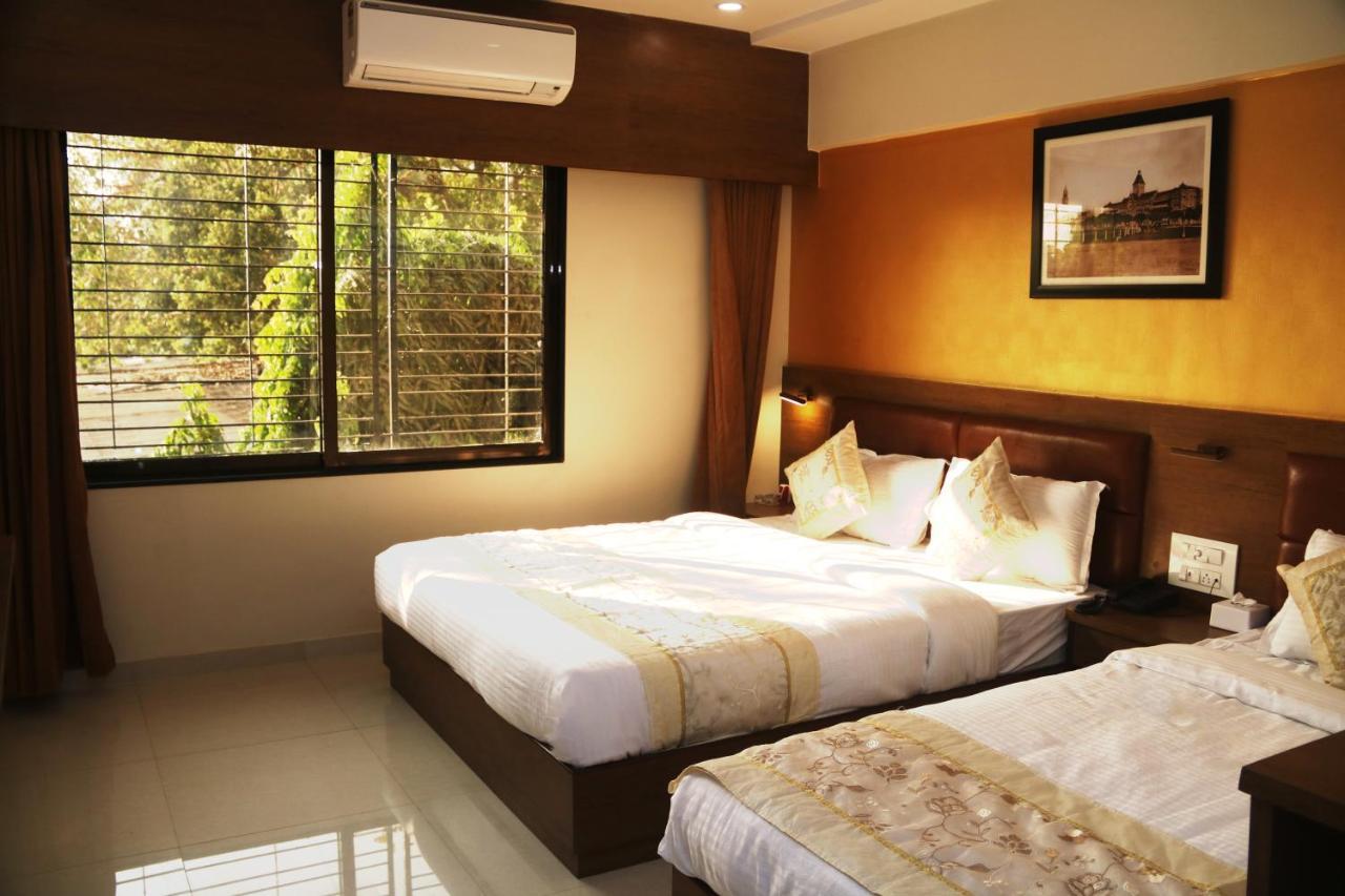 Hotel Crystal Luxury Inn- Bandra Mumbai Exterior foto