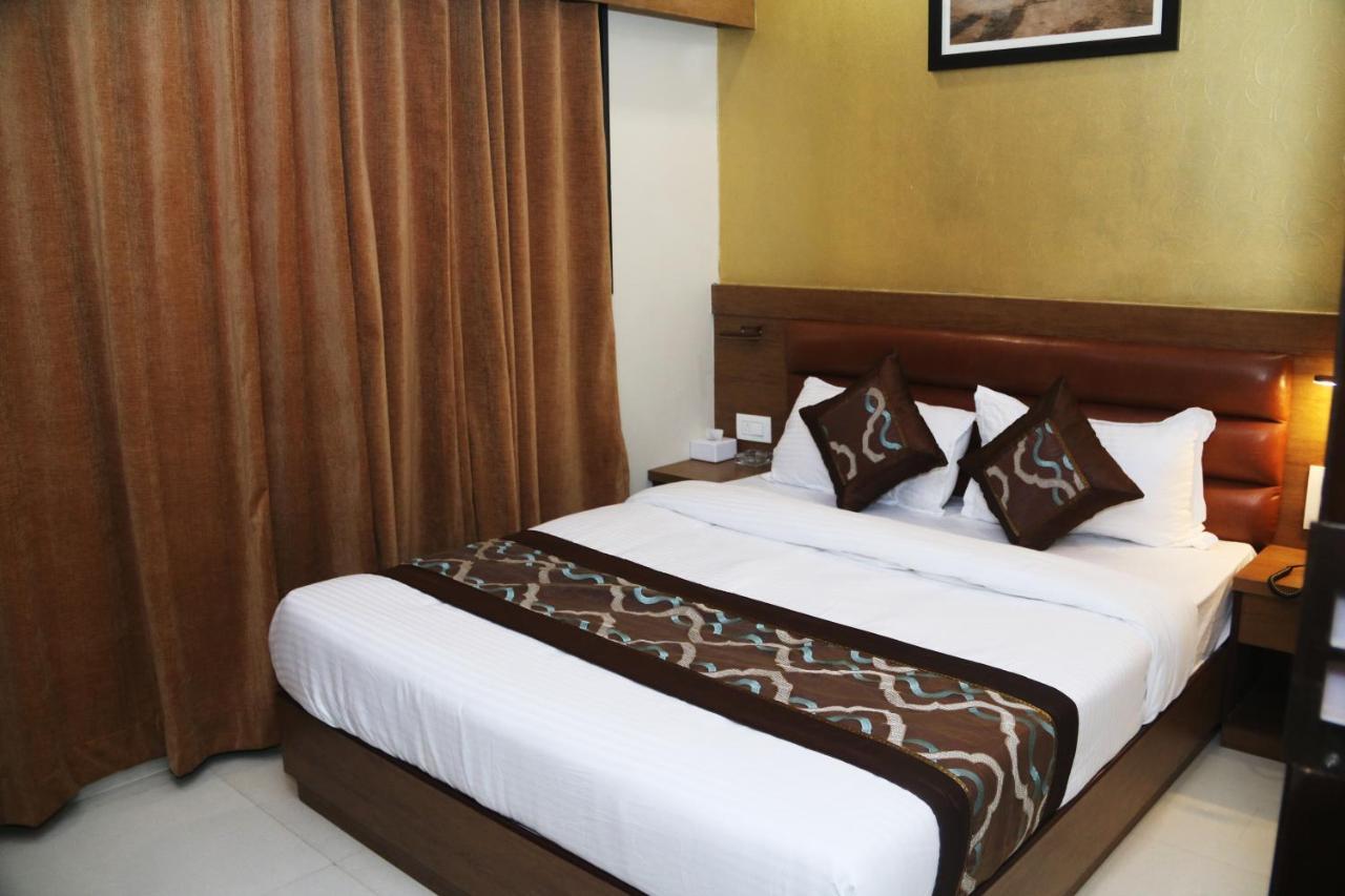 Hotel Crystal Luxury Inn- Bandra Mumbai Exterior foto